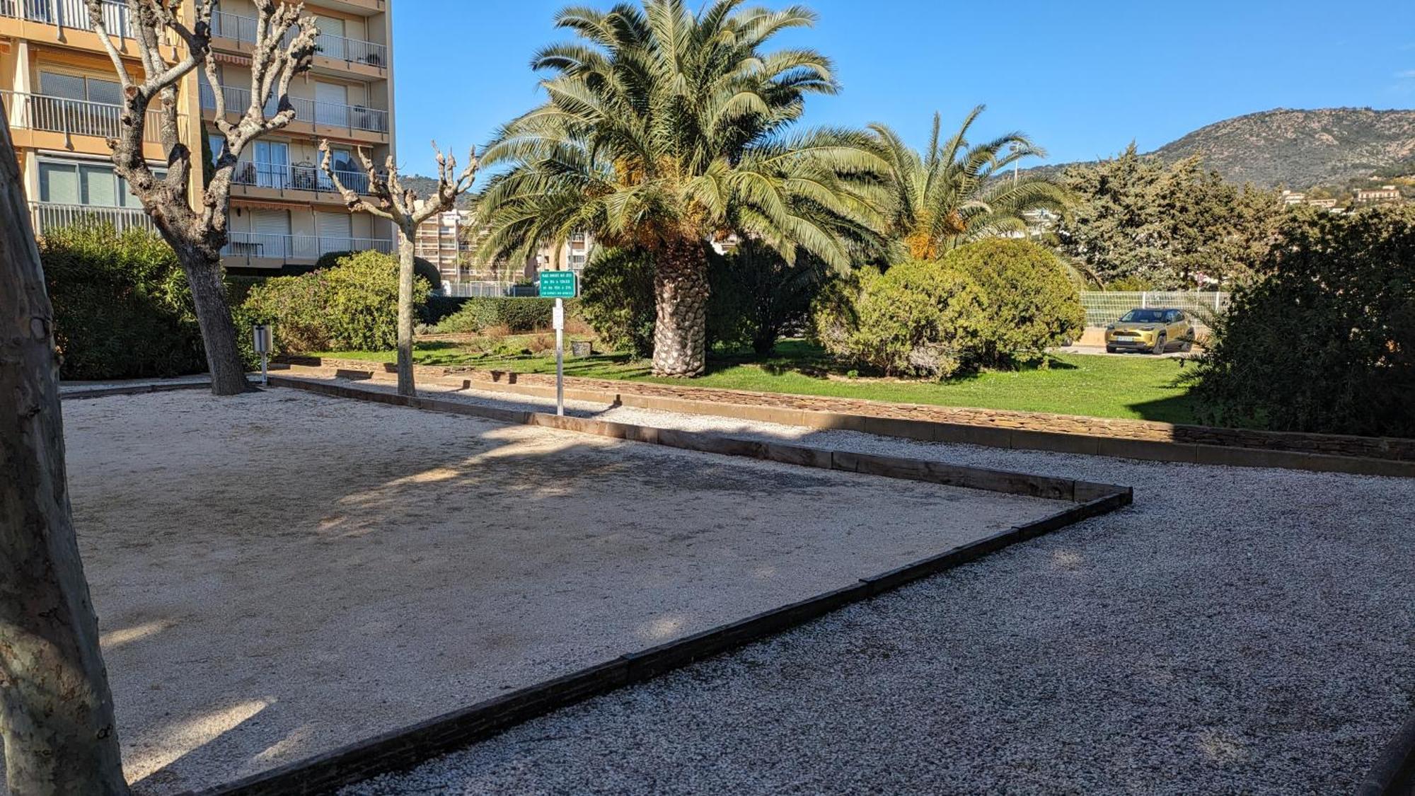 Studio Avec Coin Nuit, 100 M De La Mer Le Lavandou Kültér fotó