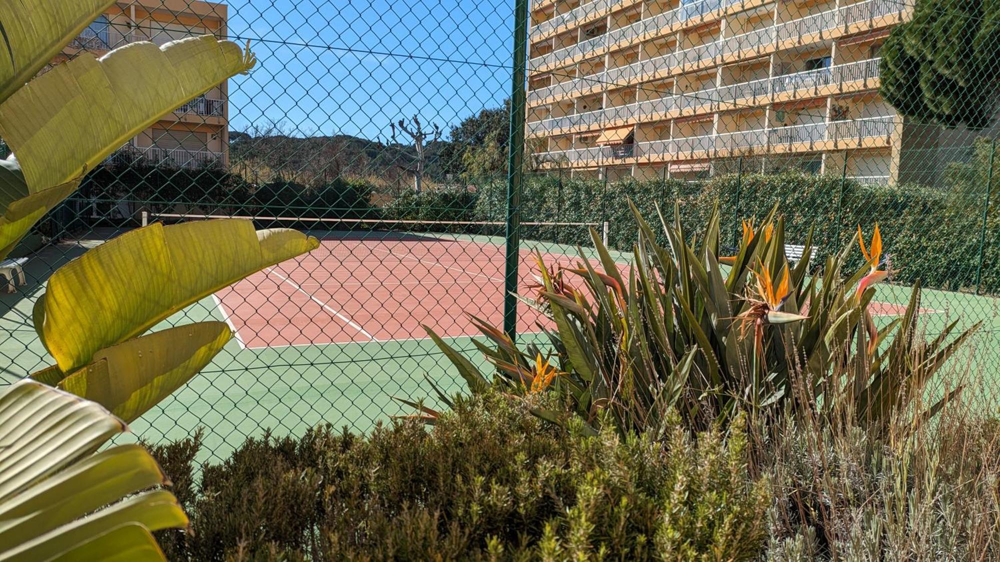 Studio Avec Coin Nuit, 100 M De La Mer Le Lavandou Kültér fotó